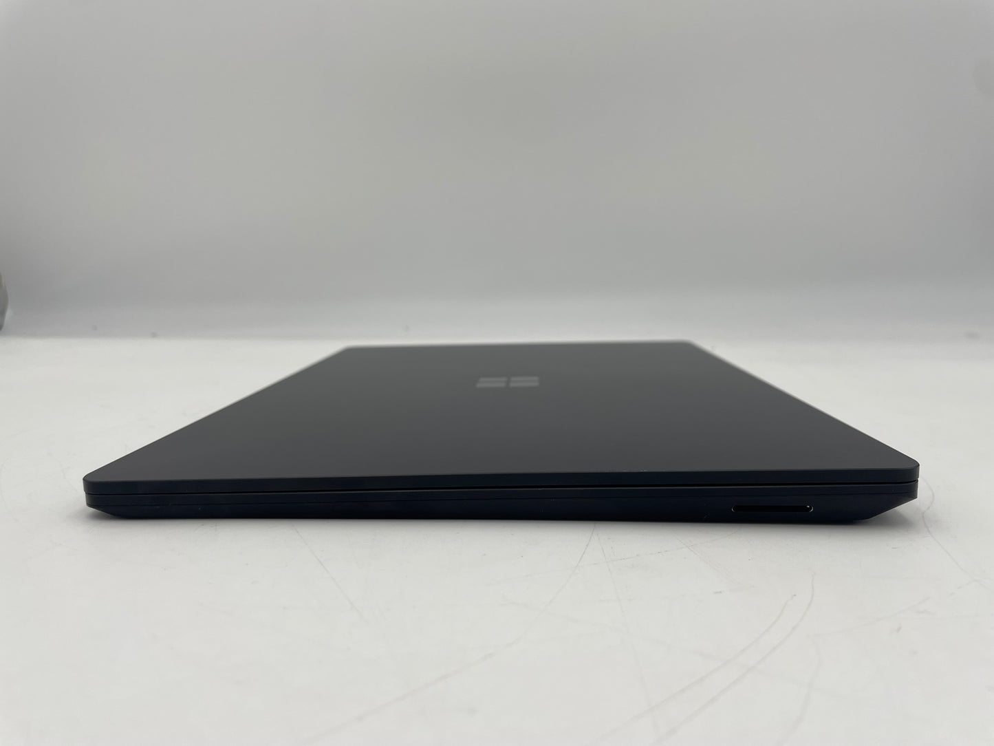 Windows Surface Laptop | i7 @ 1.50GHz | 16GB RAM | 512GB Storage | Grade A