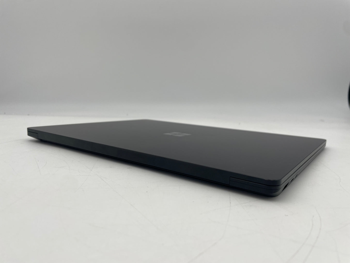 Windows Surface Laptop | i7 @ 1.50GHz | 16GB RAM | 512GB Storage | Grade A