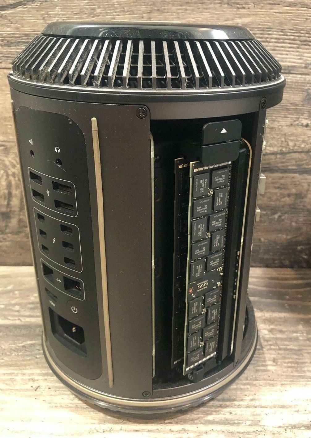 2013 Mac Pro 8 core 3.0GHz | Dual D500 GPU| 64GB RAM 1TB SSD | Apple Trashcan 